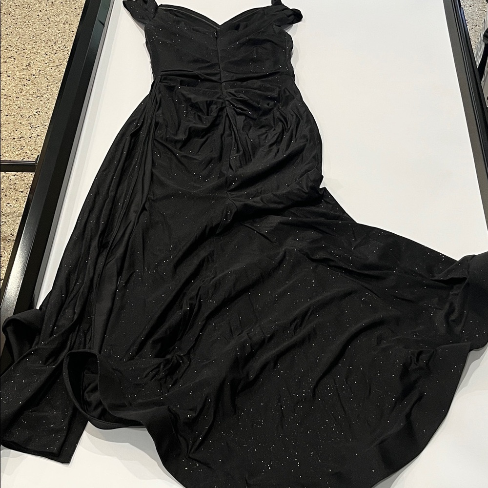 Ladivine Elegant Black Evening Gown - Picture 4 of 6